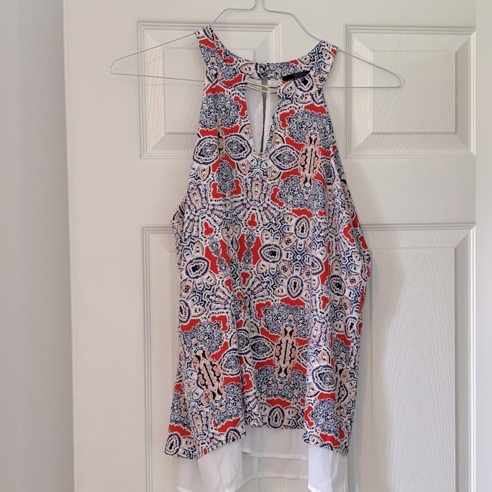Limited layered sleeveless med blouse